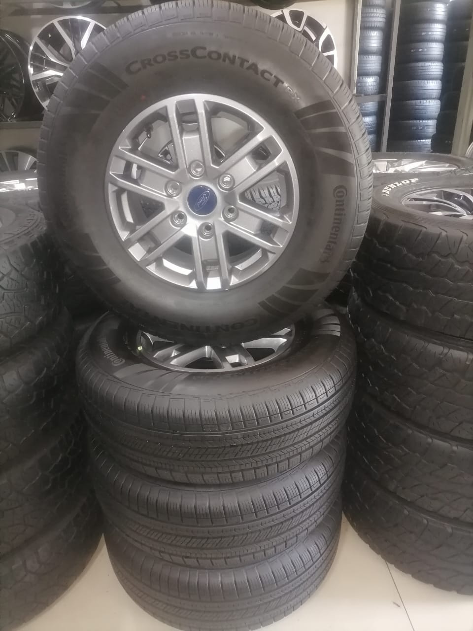17inch Ford Everest/Wildtrak original mags with 255/70/17 Contnental CrossConta - Private Seller 17inch Ford Everest/Wildtrak original mags with 255/70/17 Contnental CrossConta - Private Seller