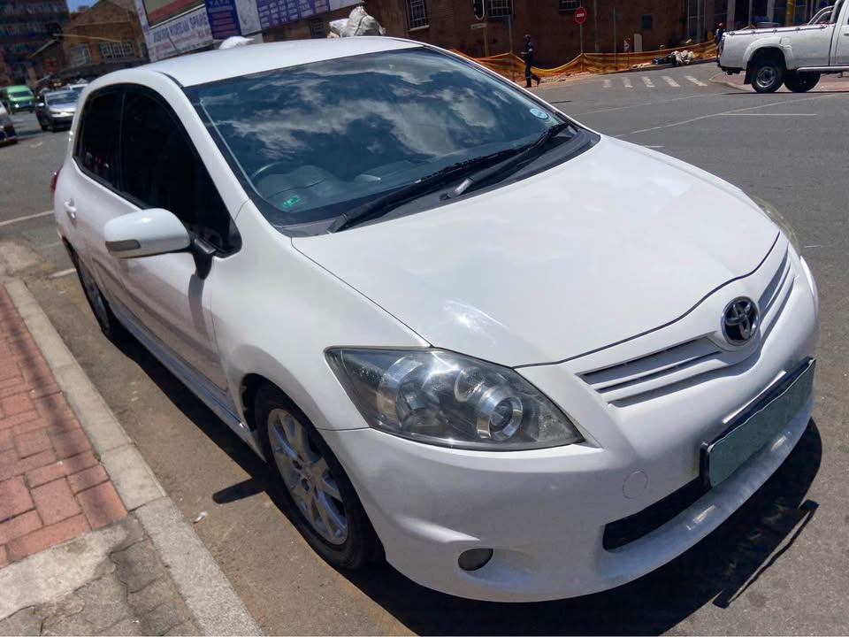 2013 Toyota Auris 1.5 140000km manual