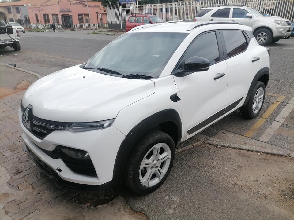 2024 Renault Kiger 1.0 SUV Easy-R with a Nice interior seat Reserves Camera and Service book