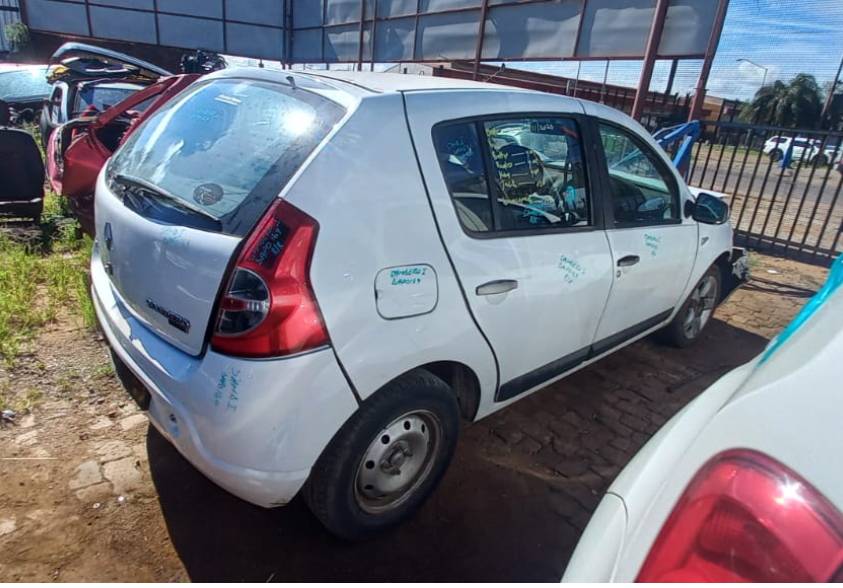RENAULT SANDERO 1 1.6 8V ( STRIPPING FOR SPARES) - Private Seller
