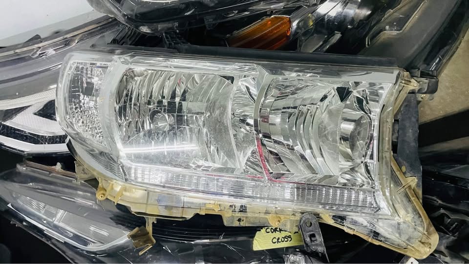 Toyota Land Cruiser FJ200 headlight - Private Seller Toyota Land Cruiser FJ200 headlight - Private Seller
