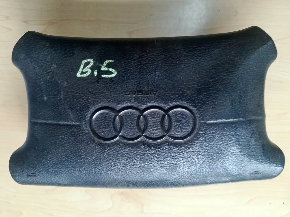 AUDI A4 B5 AIRBAG - Private Seller AUDI A4 B5 AIRBAG - Private Seller