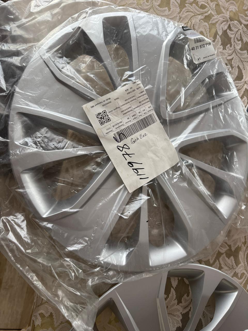 Renault clio wheelcaps for sale. 15 inch - Private Seller