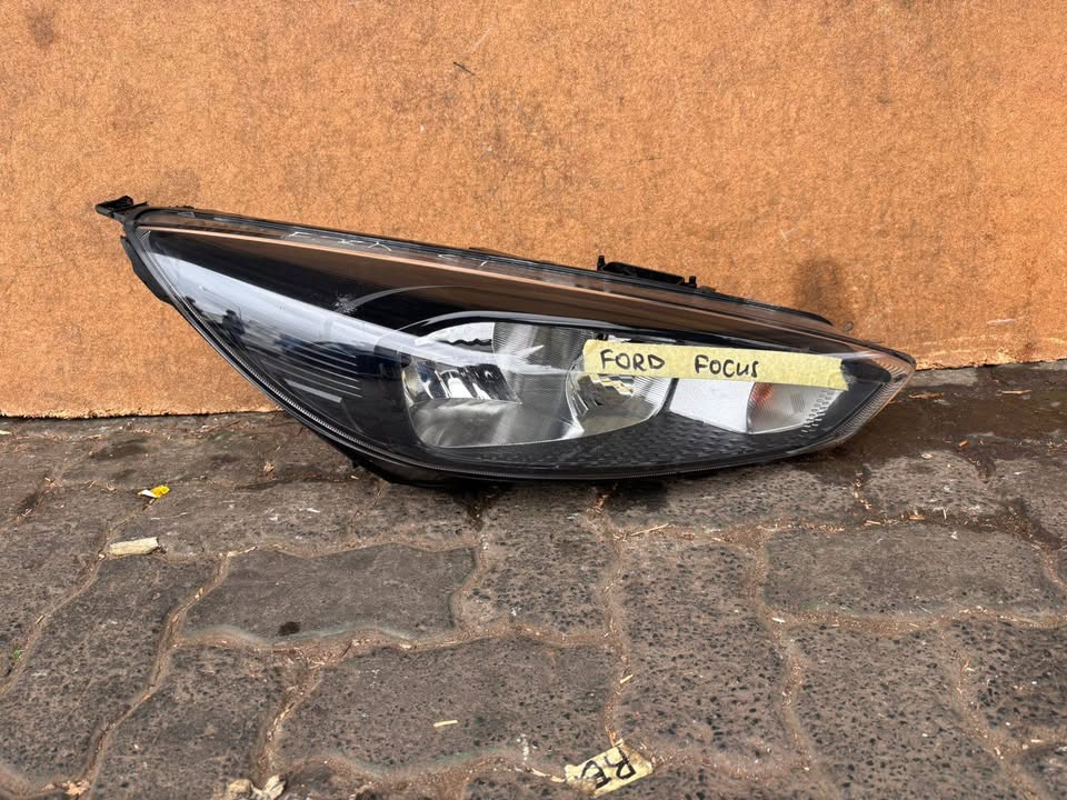 Ford Focus Headlight - Private Seller Ford Focus Headlight - Private Seller