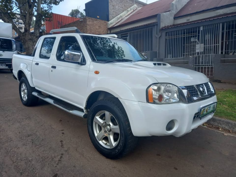 2019 Nissan NP300 HARDBORDY  Double cab, Diesel, White