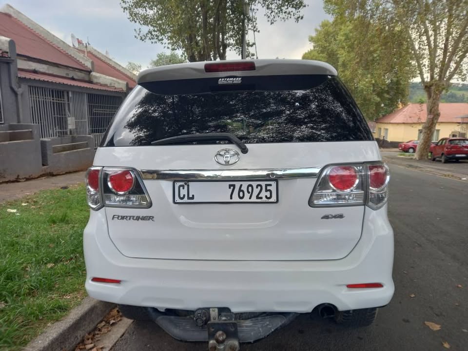 2011 Toyota Fortuner 3.0 D4D Diesel, Manual 4x4, White, 98000kms
