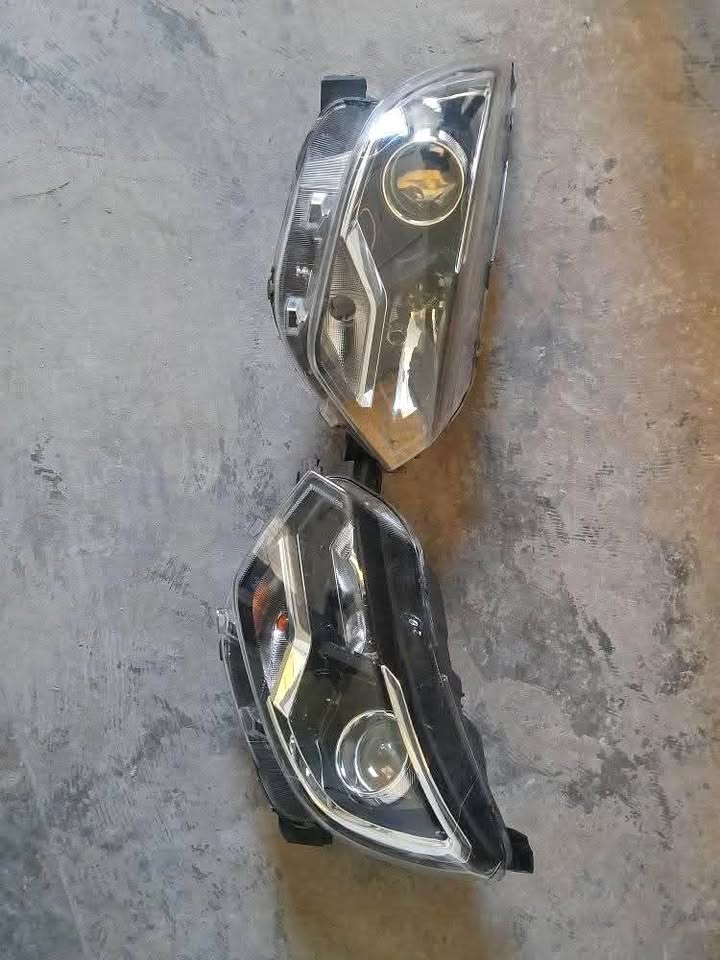RENAULT TRIBER HEADLIGHTS AVAILABLE - Private Seller RENAULT TRIBER HEADLIGHTS AVAILABLE - Private Seller