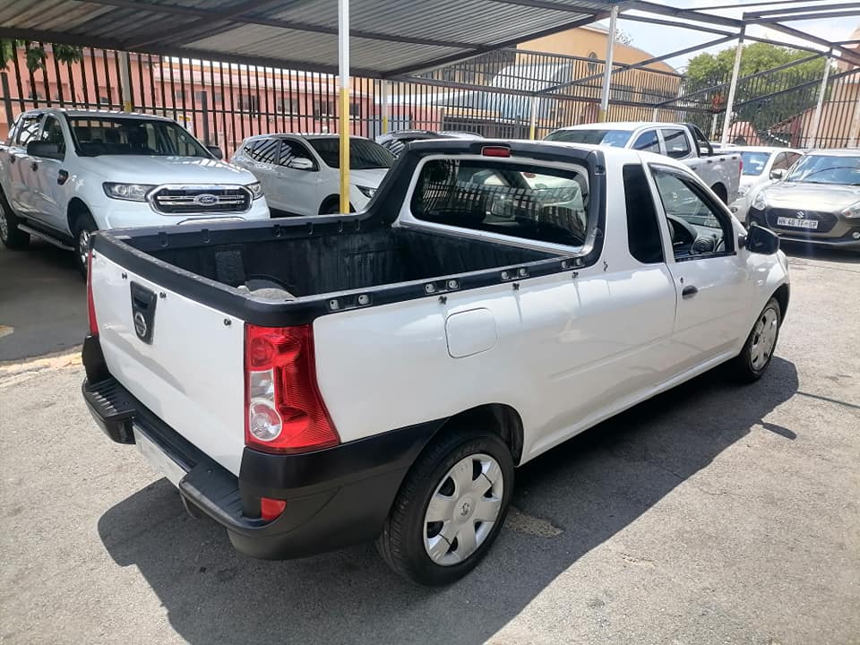 2017 Nissan Np200 1.6i Bakkie with a Service history