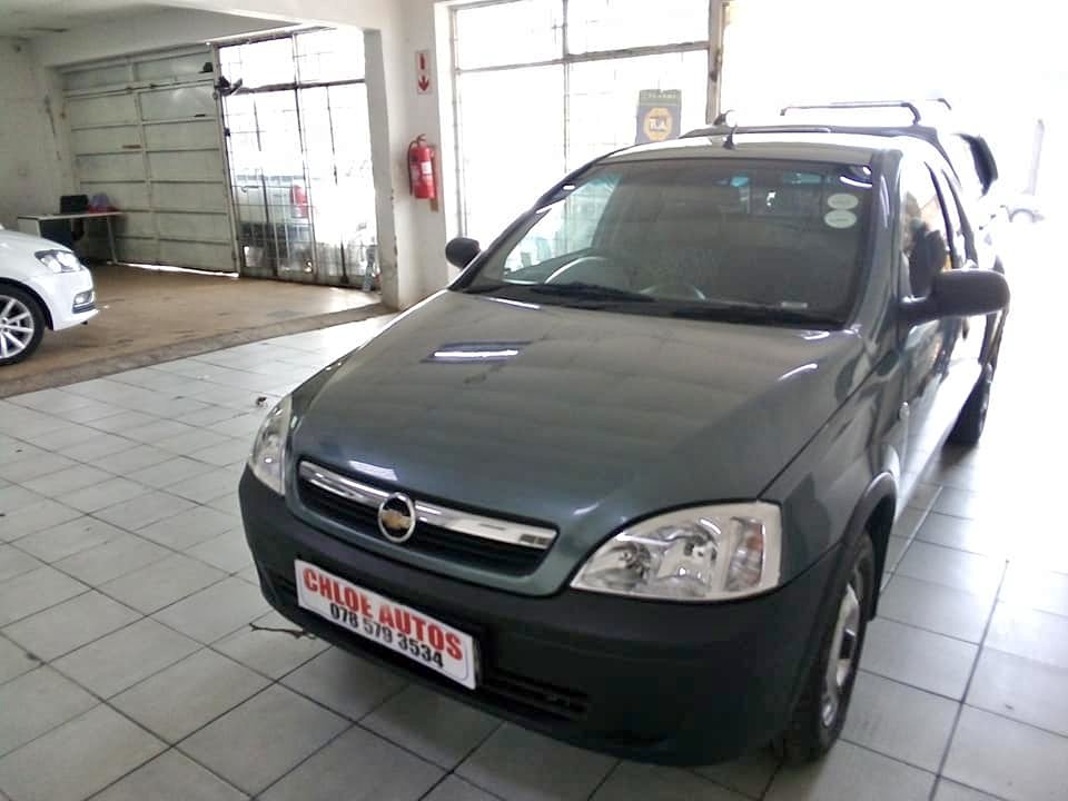 201 CHEVROLET UTILITY 1.8 MANUAL GREEN COLOR WITH CANOPY  96000km
