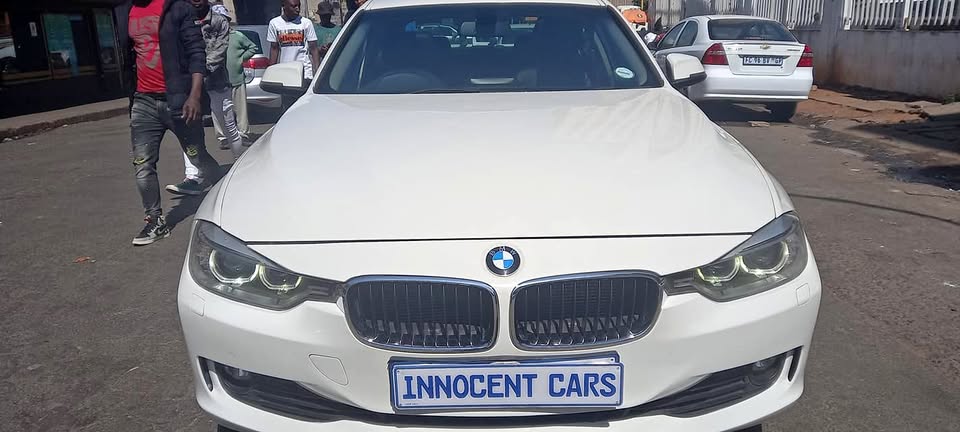 2013 BMW 320i AUTOMATIC TRANSMISSION.. WHITE COLOUR.. 92000KM.. USED 2013 BMW 320i AUTOMATIC TRANSMISSION.. WHITE COLOUR.. 92000KM.. USED