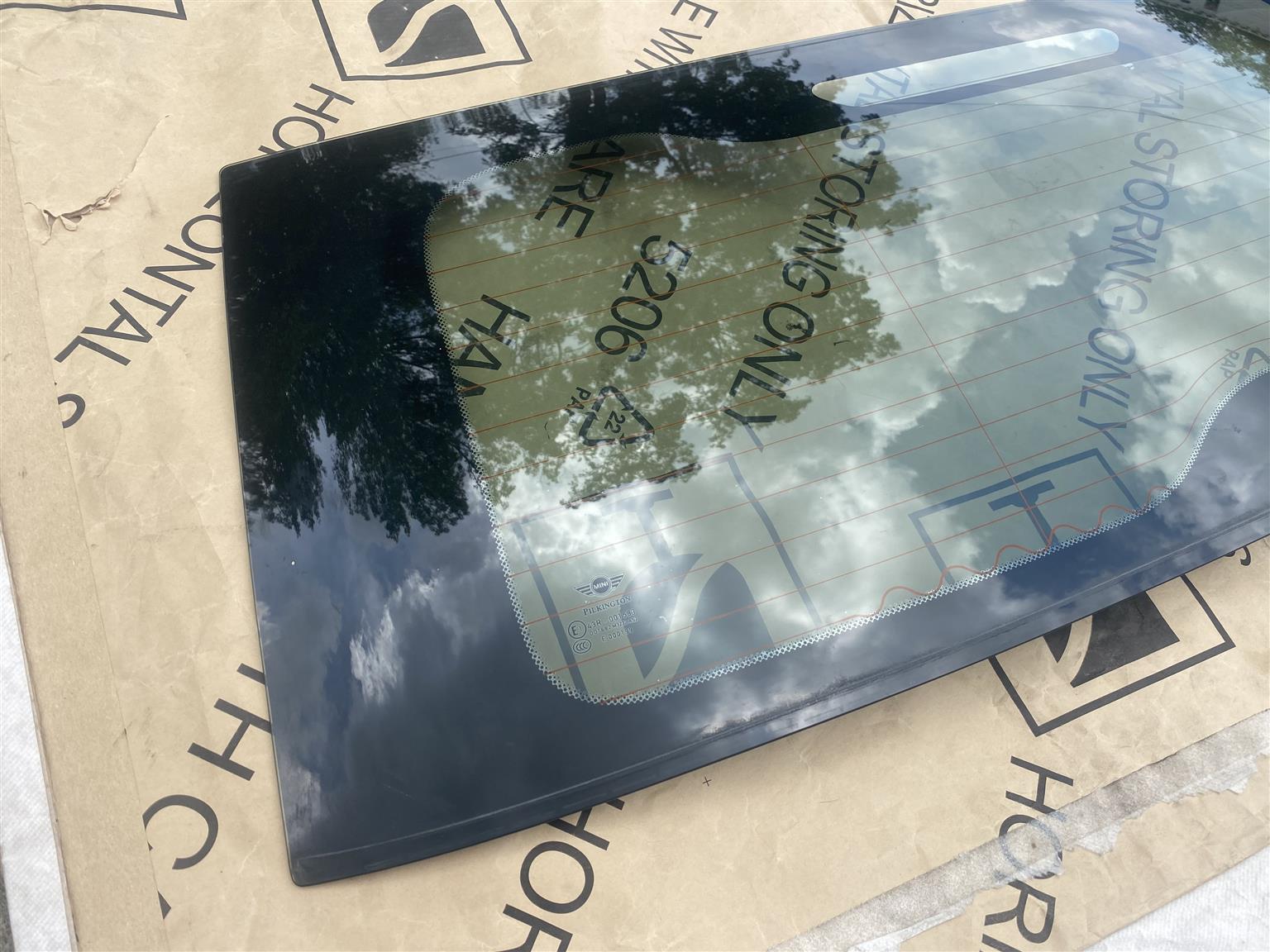 2017 MINI COUNTRYMAN COOPER REAR WINDSCREEN FOR SALE. IN PRISTINE CONDITION - Private Seller 2017 MINI COUNTRYMAN COOPER REAR WINDSCREEN FOR SALE. IN PRISTINE CONDITION - Private Seller