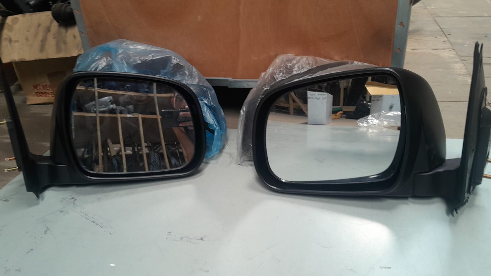 TOYOTA HILUX LF & RF DOOR MIRROR FOR SALE - Private Seller TOYOTA HILUX LF & RF DOOR MIRROR FOR SALE - Private Seller