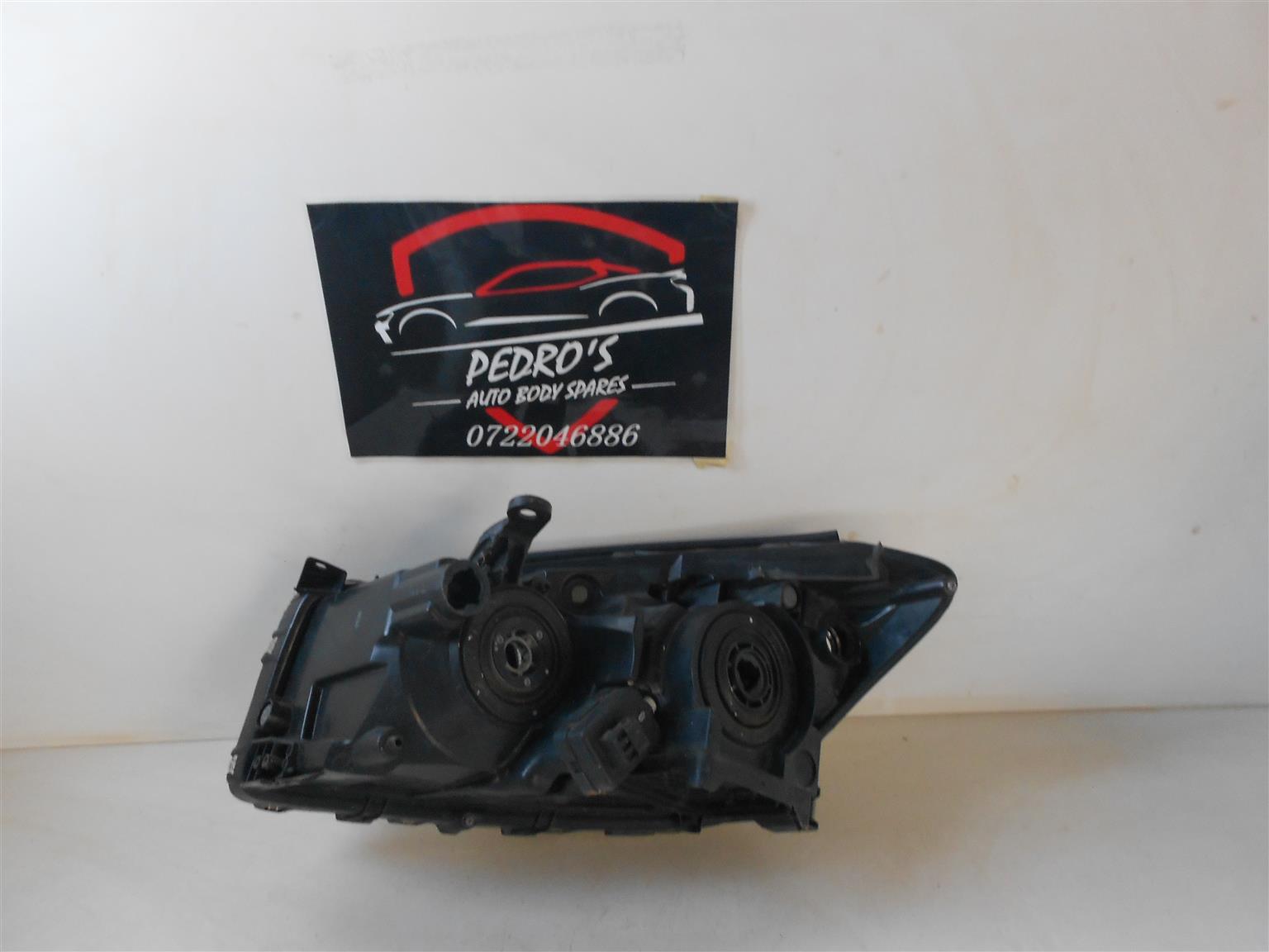 Toyota RAV4 III 2009-2012 Right headlight