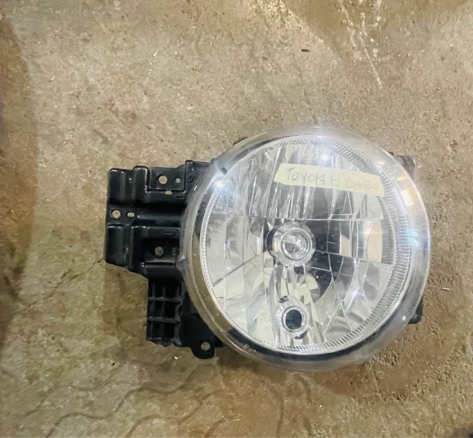 Toyota FJ Cruiser headlight 2007/14 - Private Seller Toyota FJ Cruiser headlight 2007/14 - Private Seller