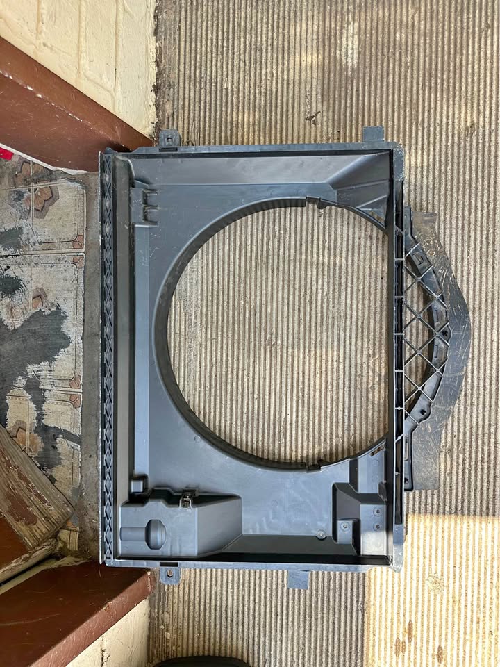 Nissan Navara D23 NP300 2.3 Radiator fan Surround cowling - Private Seller Nissan Navara D23 NP300 2.3 Radiator fan Surround cowling - Private Seller