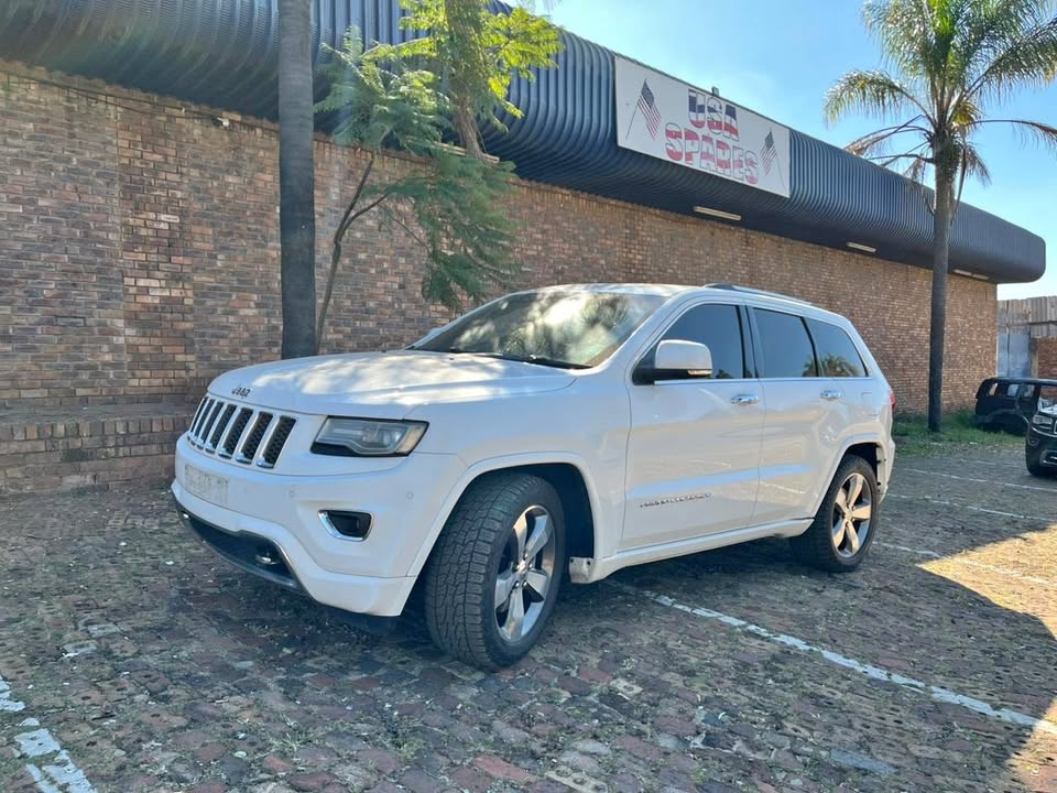 2014 JEEP GRAND CHEROKEE 3.0 CRD WK2 STRIPPING FOR SPARES - Private Seller 2014 JEEP GRAND CHEROKEE 3.0 CRD WK2 STRIPPING FOR SPARES - Private Seller