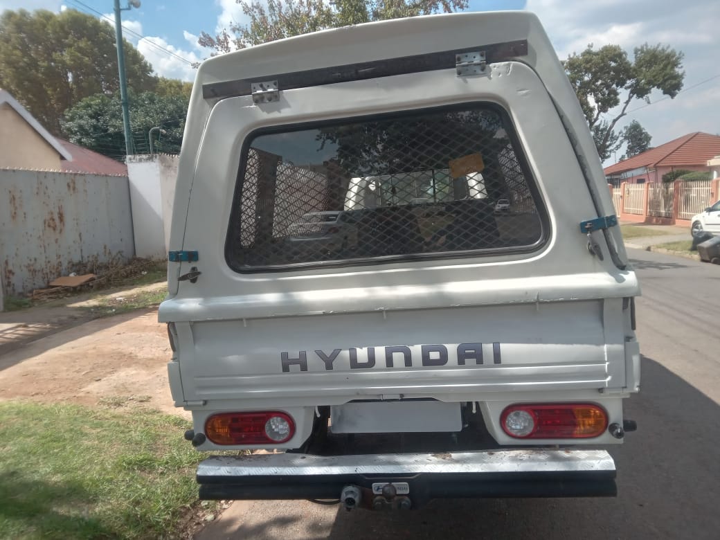 Used 2015 Hyundai H-100 Bakkie 2.6D deck - Private Seller