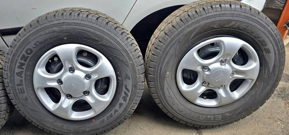 Mahindra Scorpio Rims/Tyres and Wheelcaps/ New - Private Seller Mahindra Scorpio Rims/Tyres and Wheelcaps/ New - Private Seller