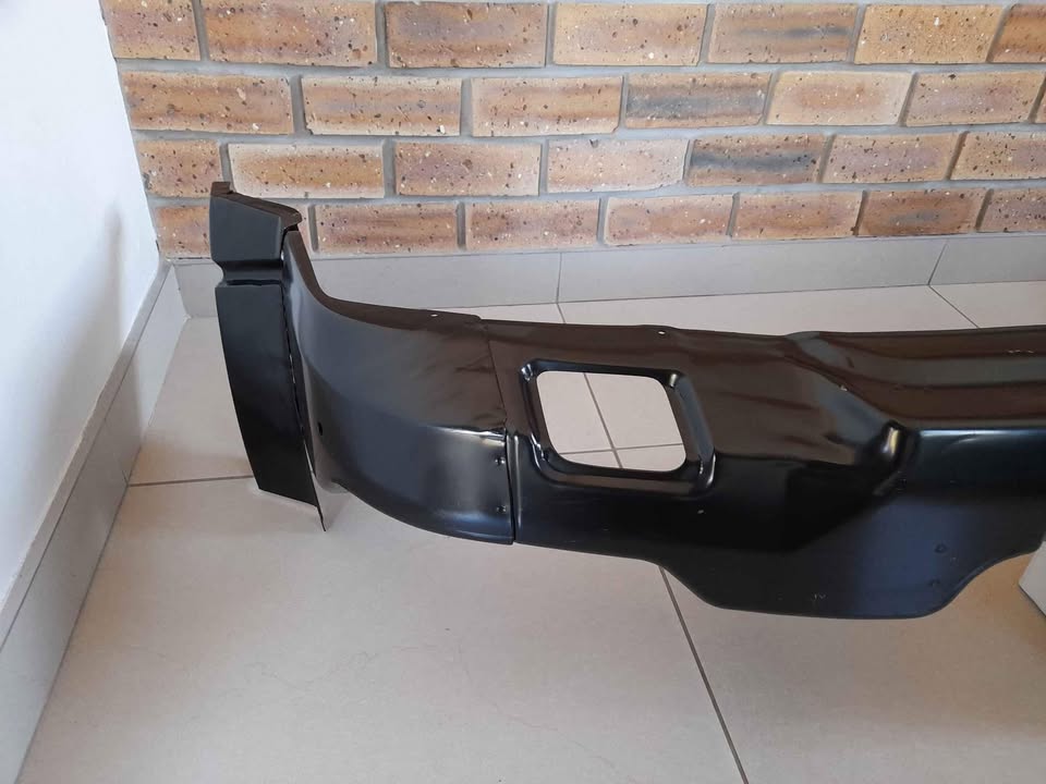 NISSAN HARDBODY NP300 4WD BRAND NEW FRONTBUMPERS REINFORCEMENT FORSALE PRICE