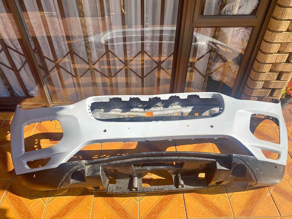Jaguar E Pace front bumper forsale - Private Seller Jaguar E Pace front bumper forsale - Private Seller