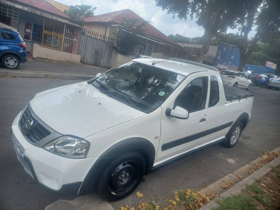 2015 Nissan Np200 bakkie 1.6 Petrol, Manual, White Color, Mileage 98000kms