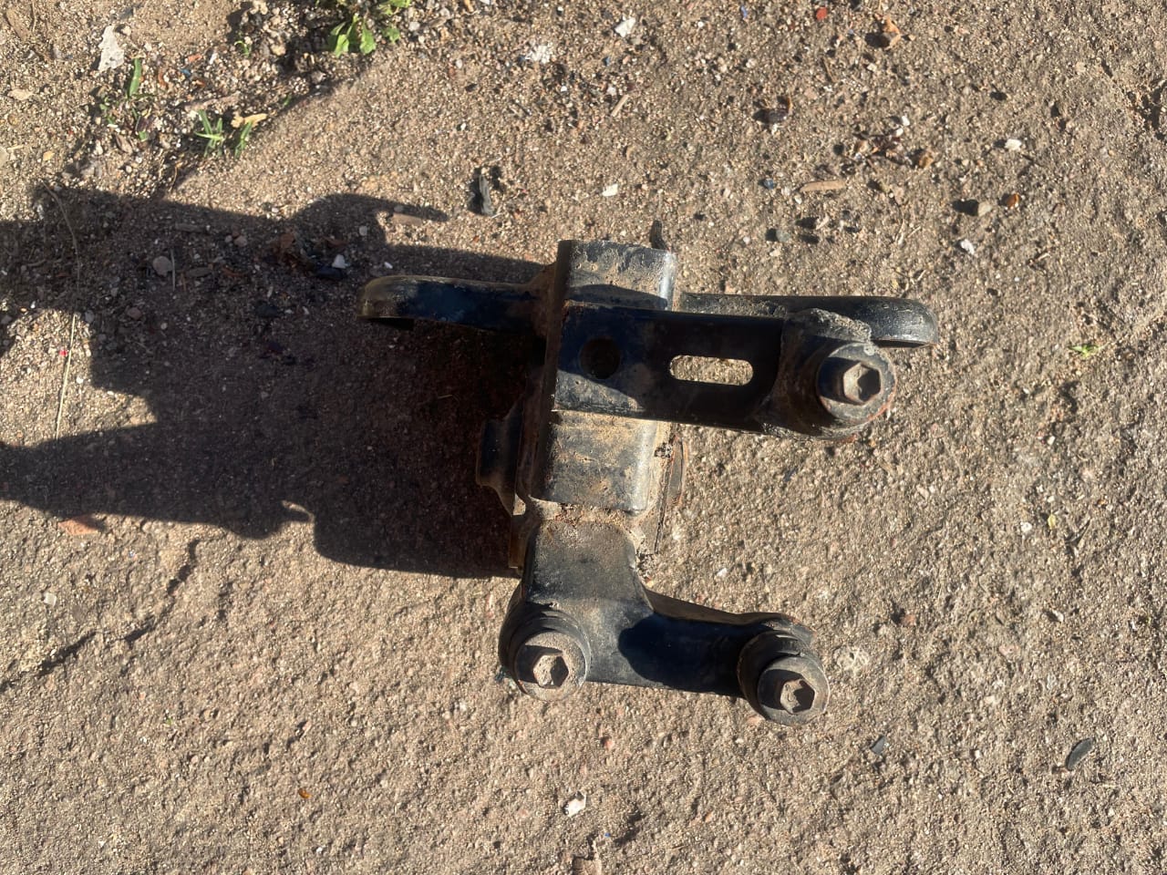 Toyota auris engine mounting - Private Seller Toyota auris engine mounting - Private Seller
