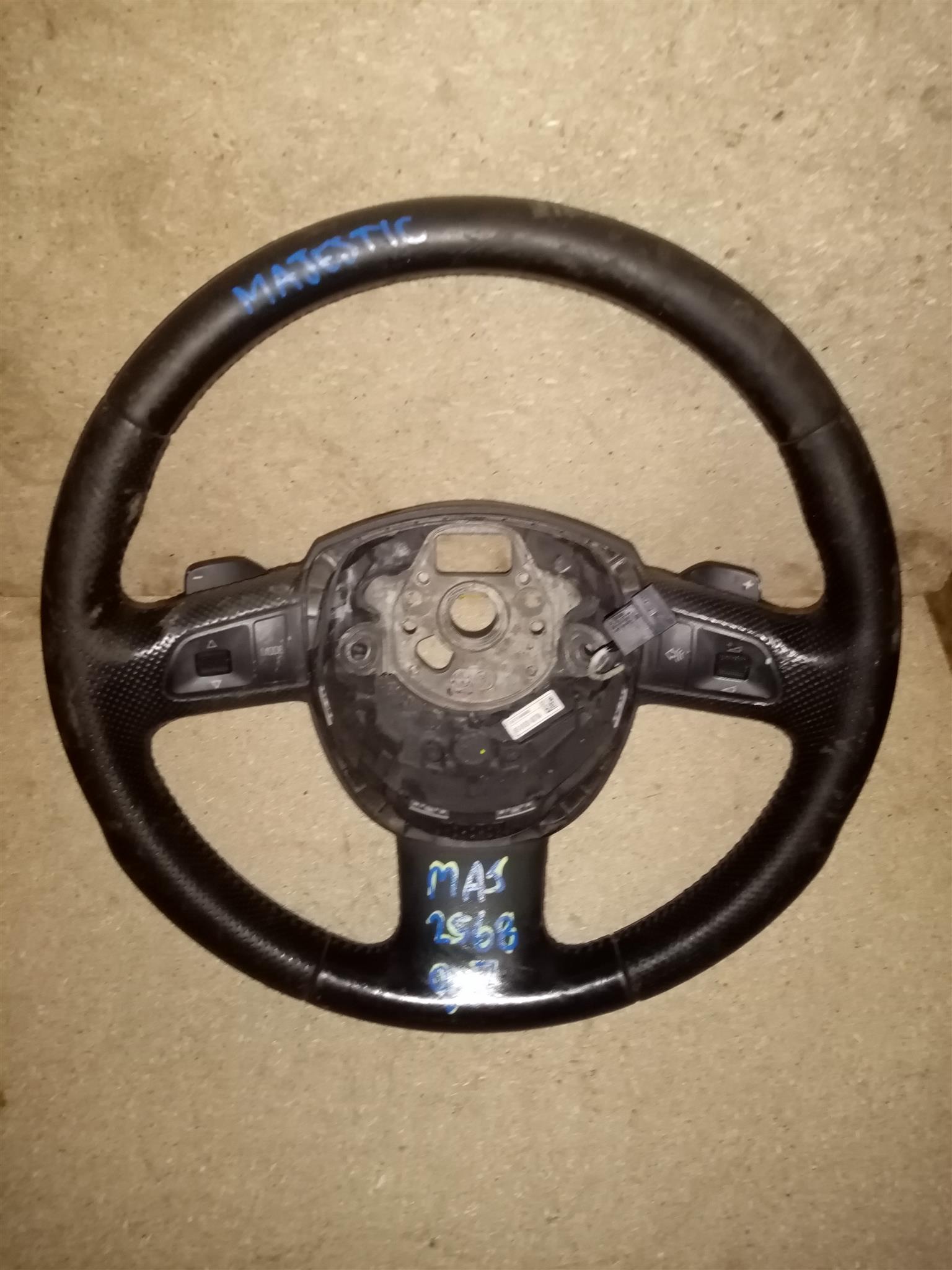 2007 Audi Q7 BUG steering wheel for sale 2007 Audi Q7 BUG steering wheel for sale