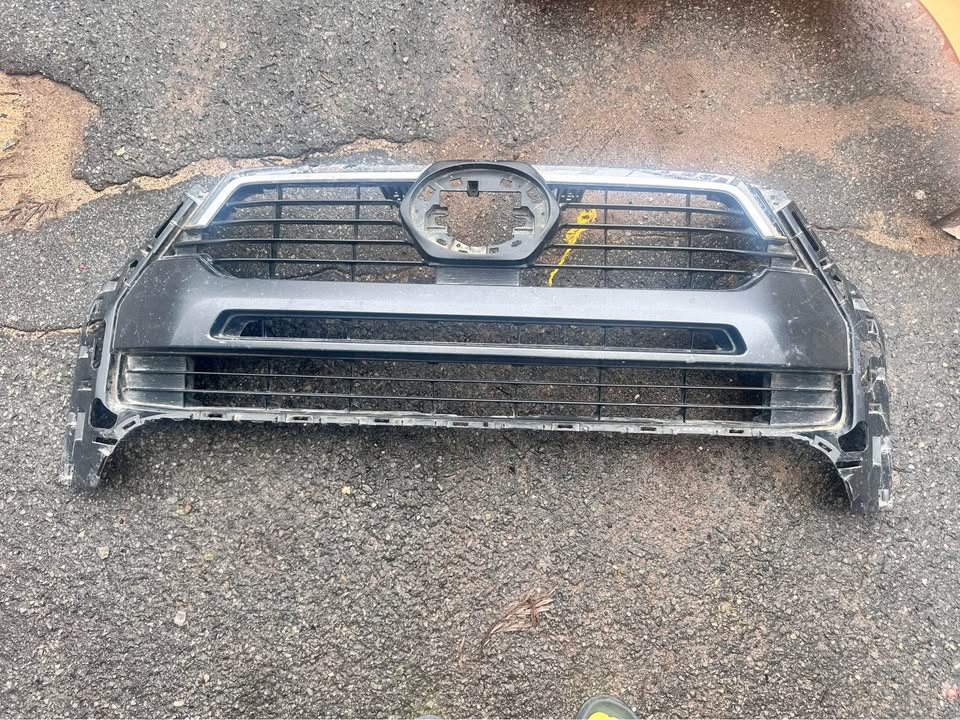 Toyota Legend 50 main grille - Private Seller Toyota Legend 50 main grille - Private Seller