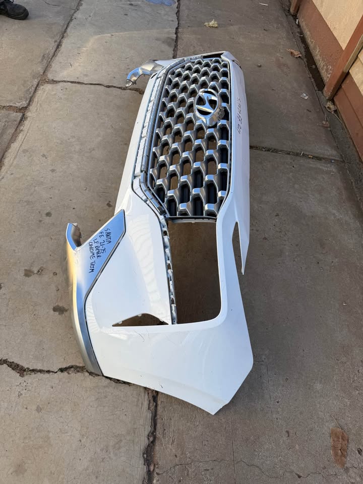 Hyundai Santa Fe Front Bumper and Main Grill - Private Seller