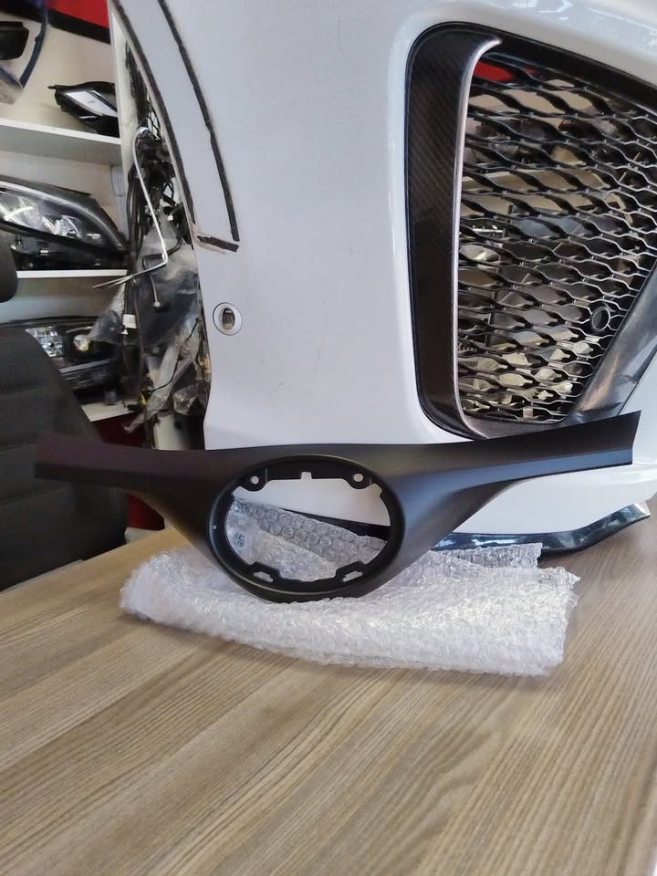 2021 TOYOTA CHR MAIN GRILL BRAND NEW FOR SALE - Private Seller 2021 TOYOTA CHR MAIN GRILL BRAND NEW FOR SALE - Private Seller