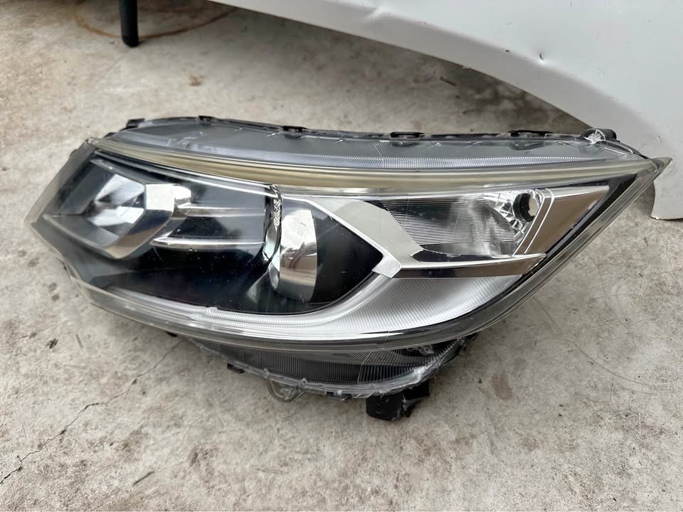 Honda BR-V Left side headlight with LED 2017 to 2022. - Private Seller Honda BR-V Left side headlight with LED 2017 to 2022. - Private Seller