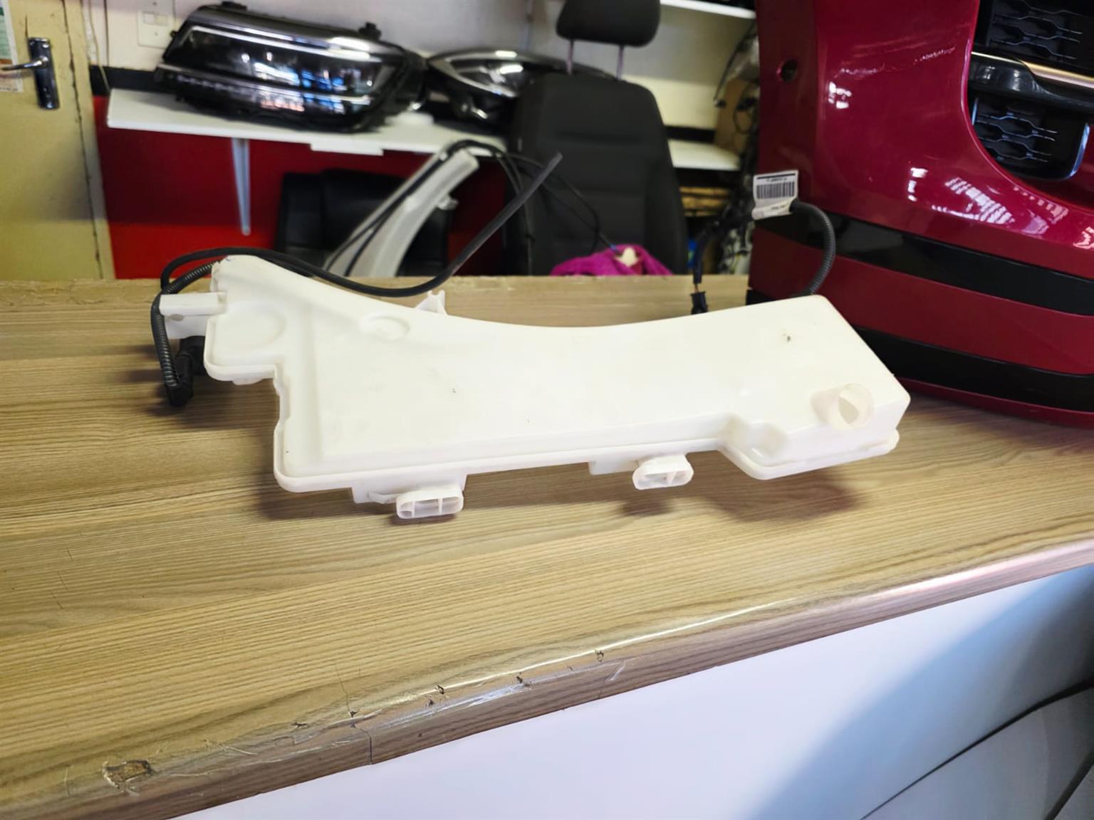 2022 PEUGEOT WINDSFREEN WASHER BOTTLE - Private Seller 2022 PEUGEOT WINDSFREEN WASHER BOTTLE - Private Seller