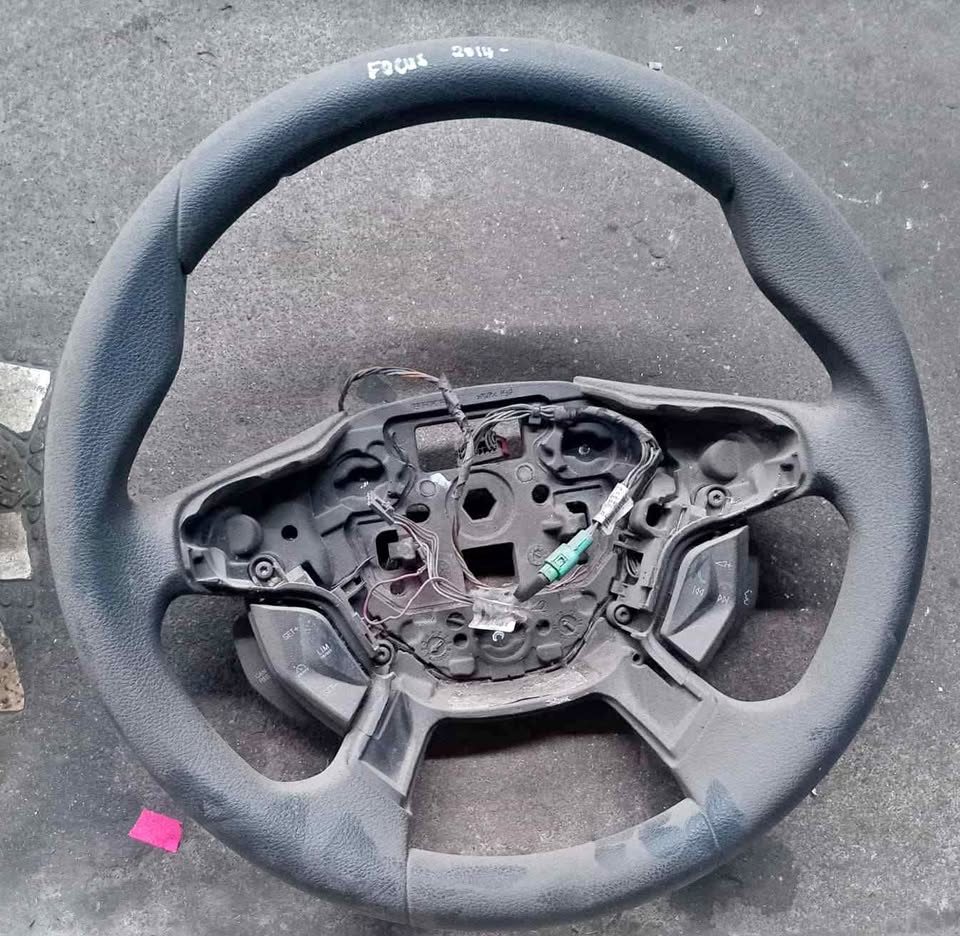 Ford focus 2014 steering wheel - Private Seller Ford focus 2014 steering wheel - Private Seller