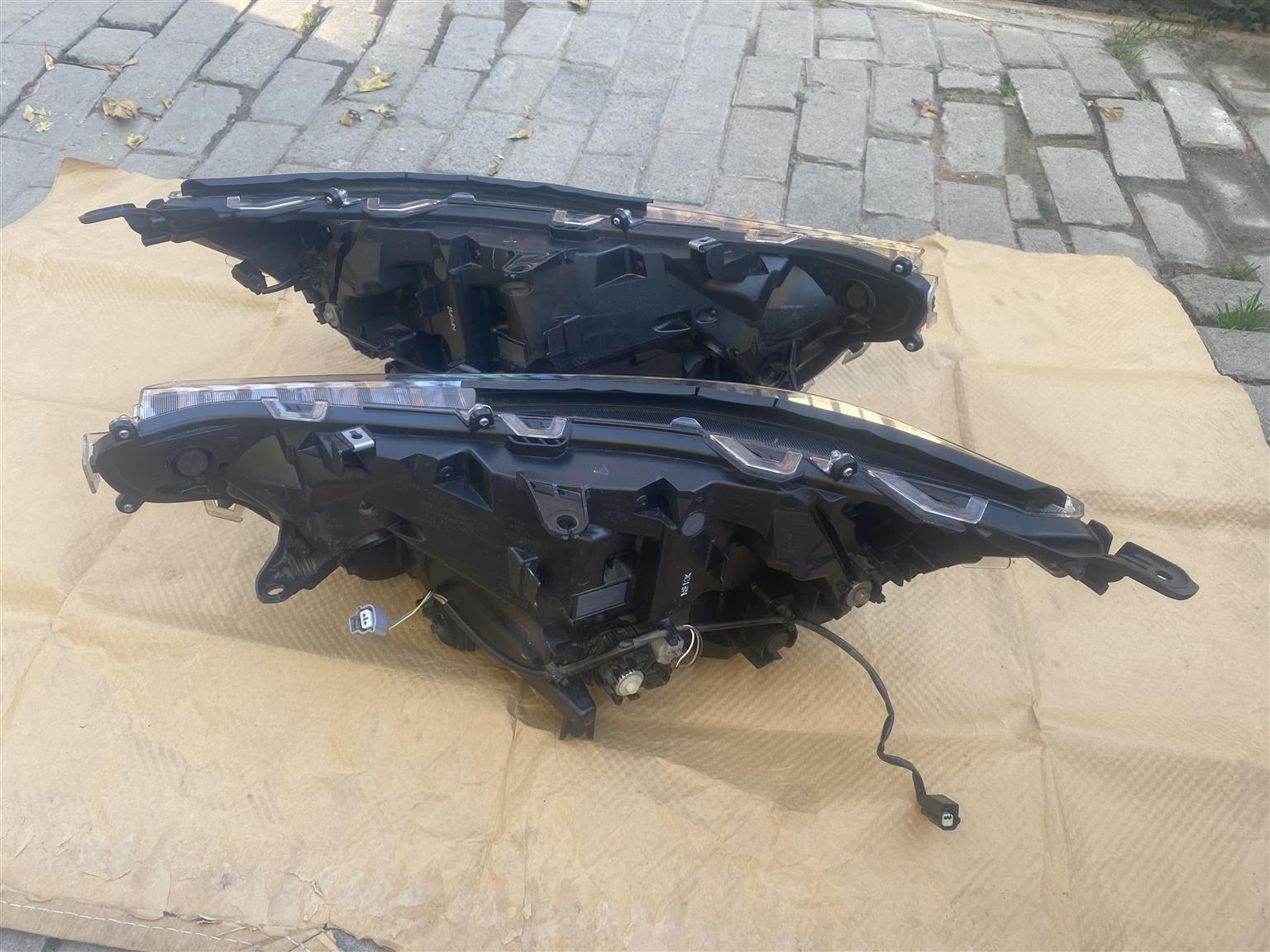2024 TOYOTA RAV4 FULL LED HEADLIGHTS FOR SALE. IN PRISTINE CONDITION