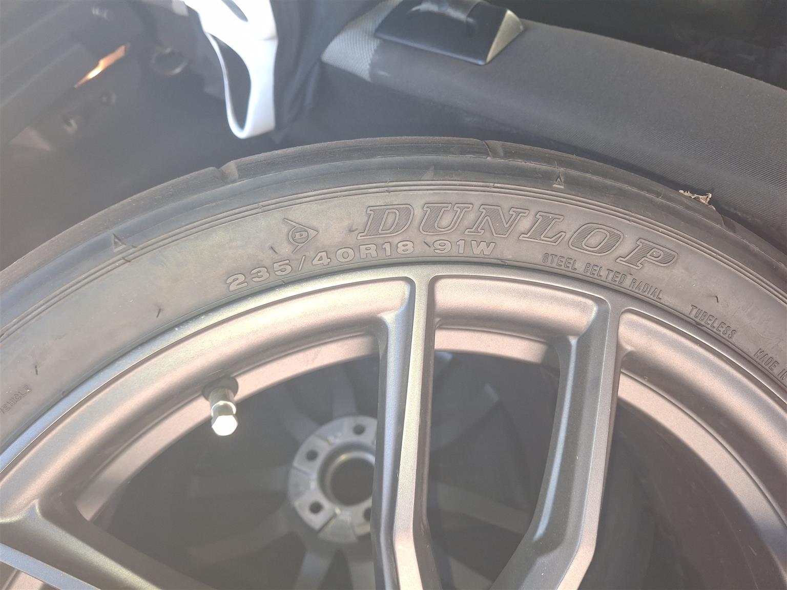 Dunlop 235/40/18 semi slick Dunlop 235/40/18 semi slick