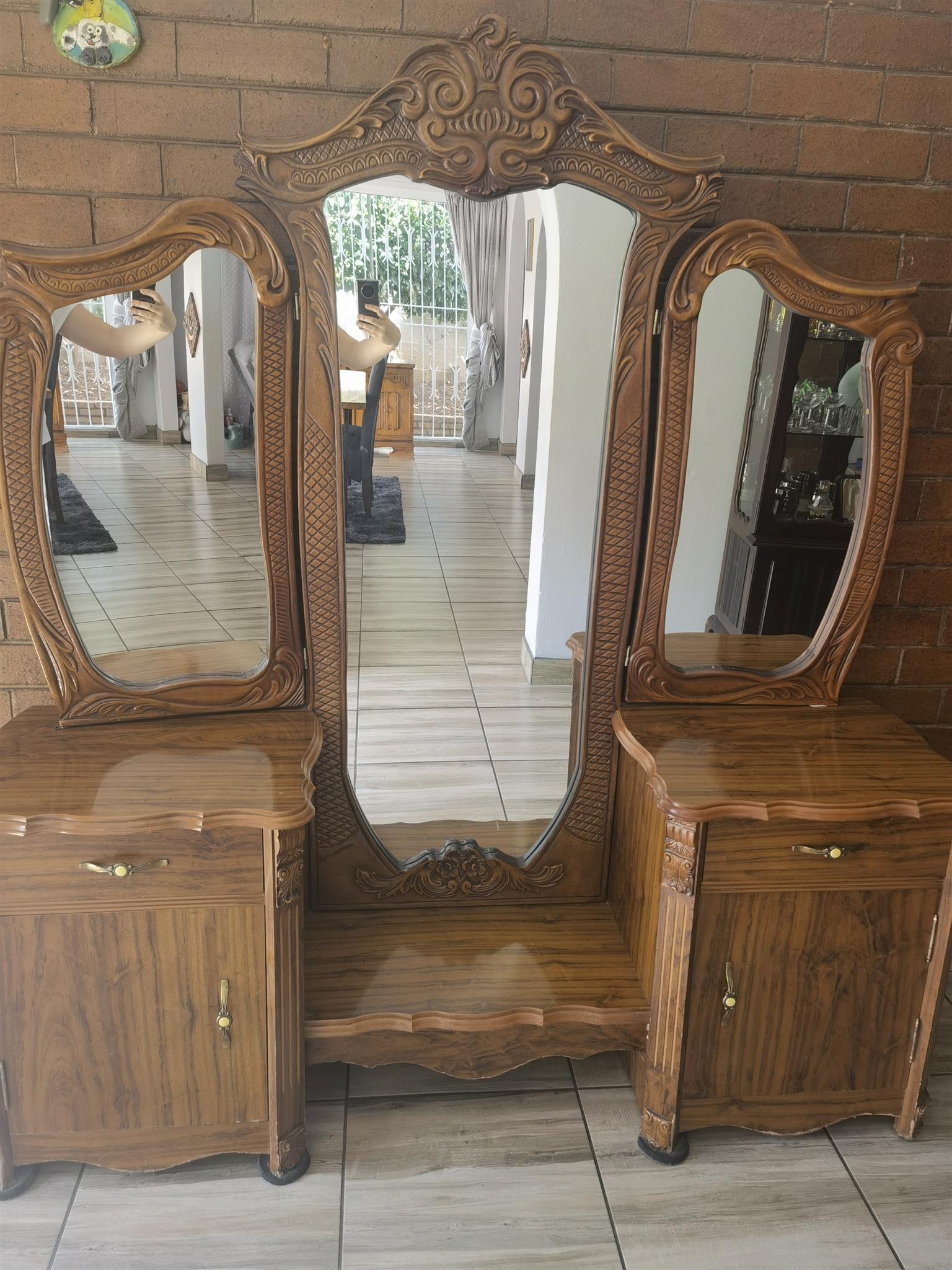 Beautifull wooden mirror case vanity for sale