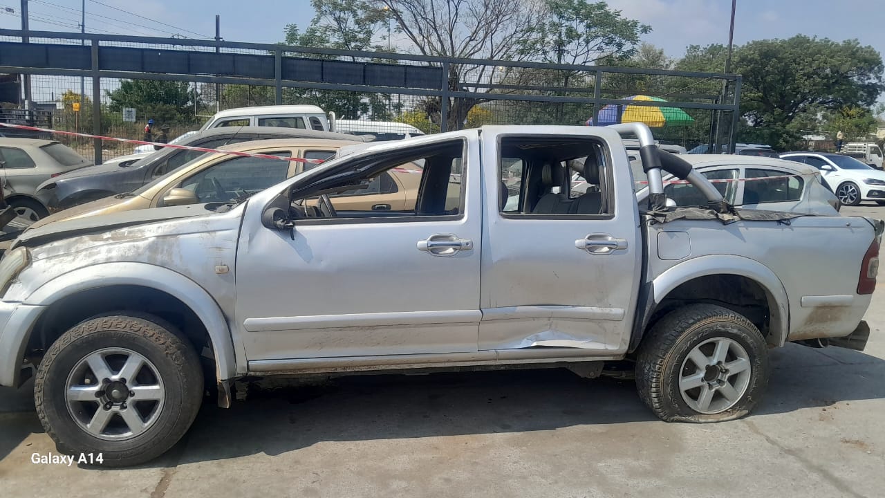 2007 model Isuzu KB300 stripping for spares - Private Seller