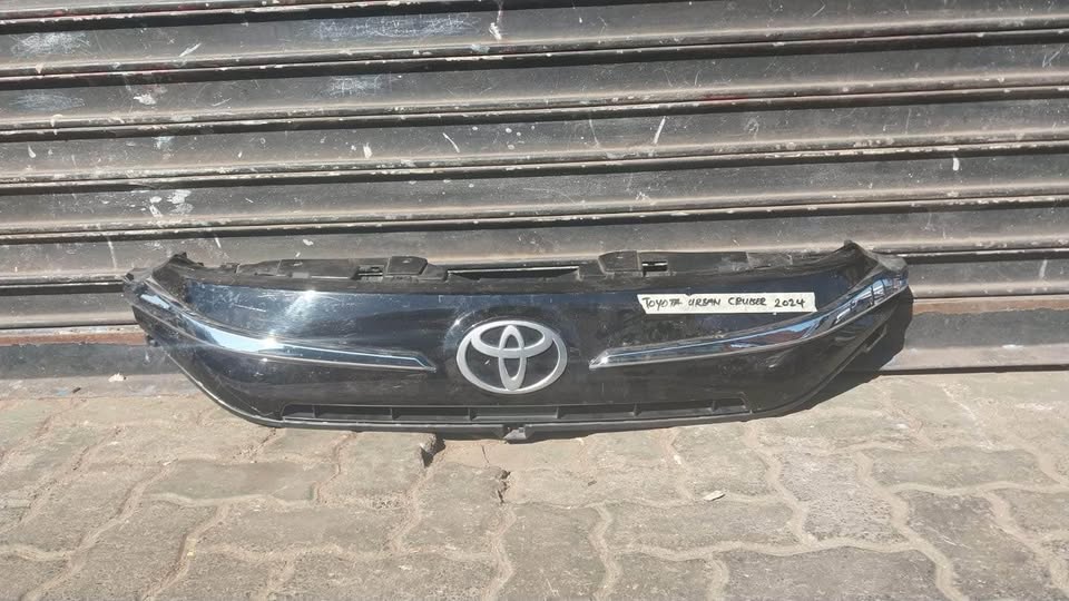 Toyota Urban Cruiser grille 2023 - Private Seller Toyota Urban Cruiser grille 2023 - Private Seller