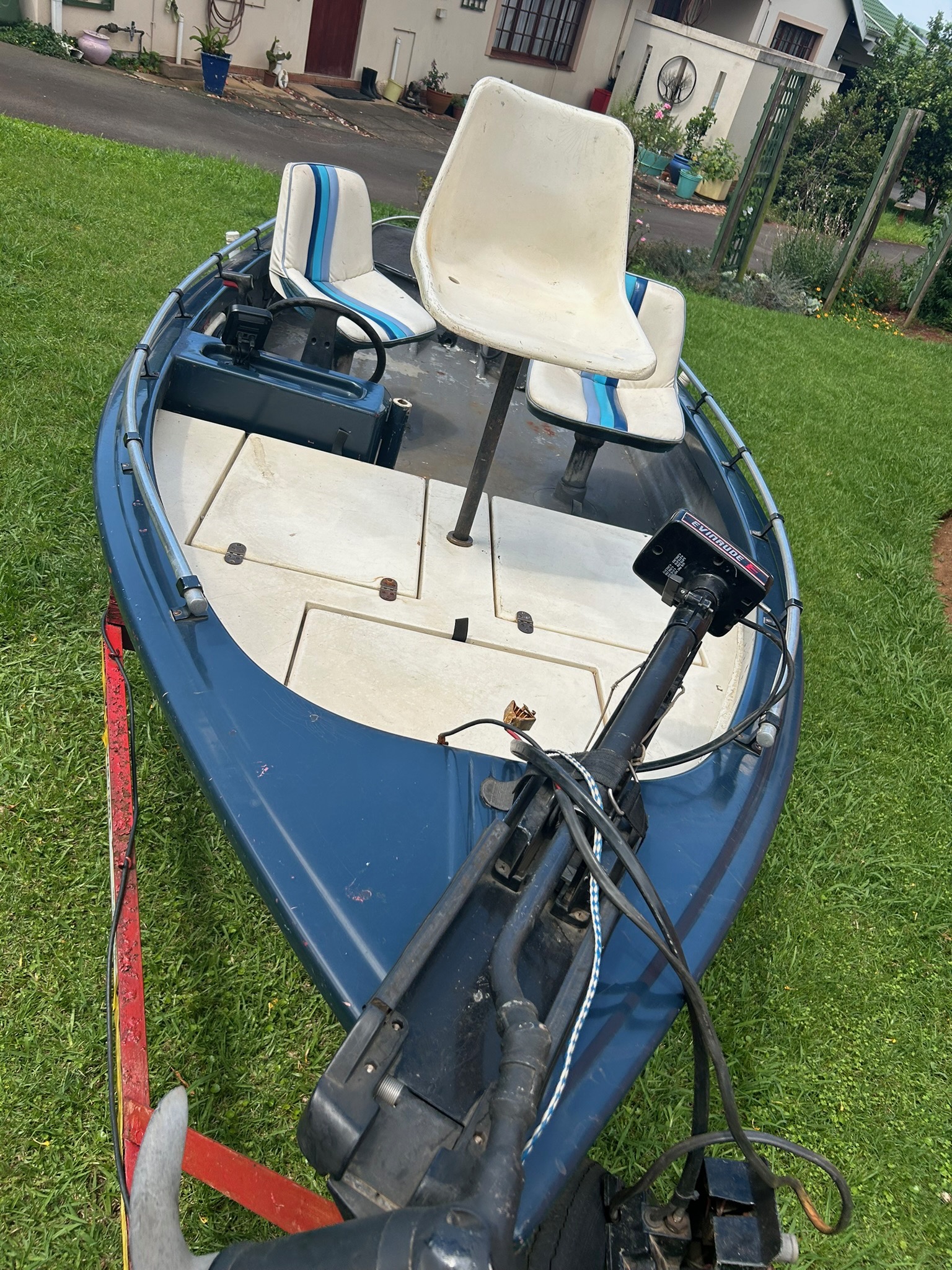 Bass boat, 25hp Mariner Outboard, fully equipped and water ready Bass boat, 25hp Mariner Outboard, fully equipped and water ready