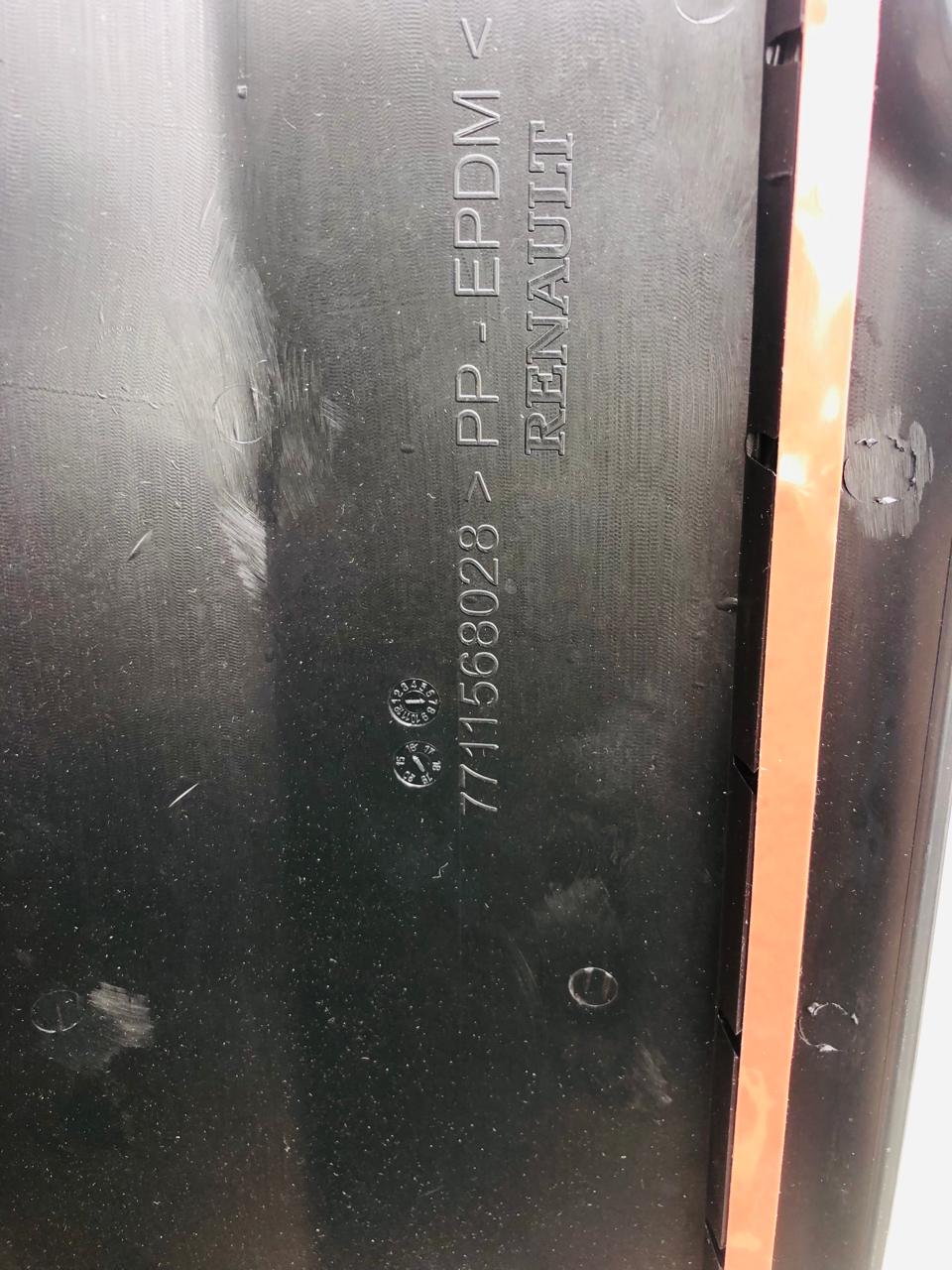 Renault Kwid protective strip left front rear/back - Private Seller Renault Kwid protective strip left front rear/back - Private Seller