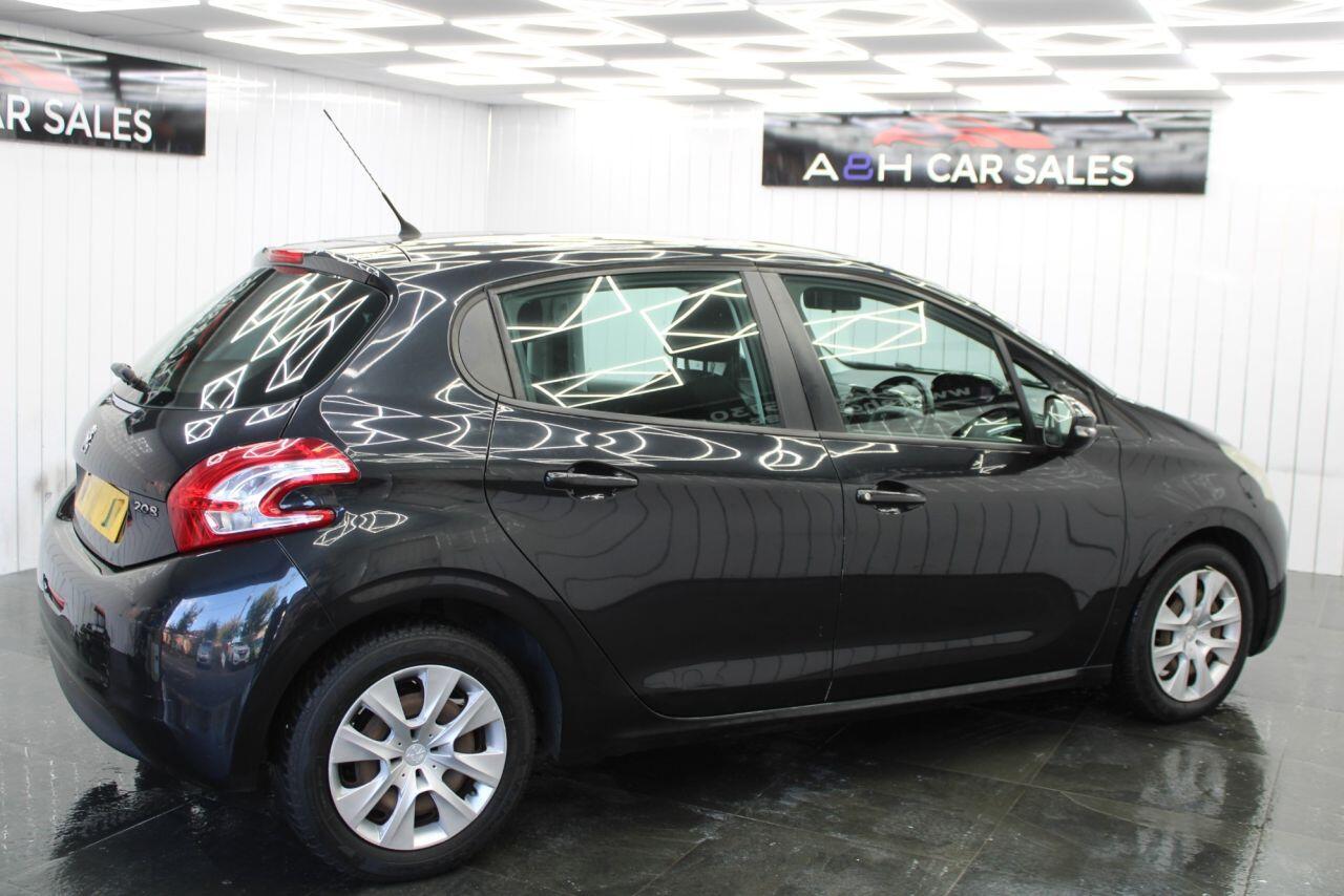 Peugeot 208 Breaking up, Spare Parts are available - Private Seller