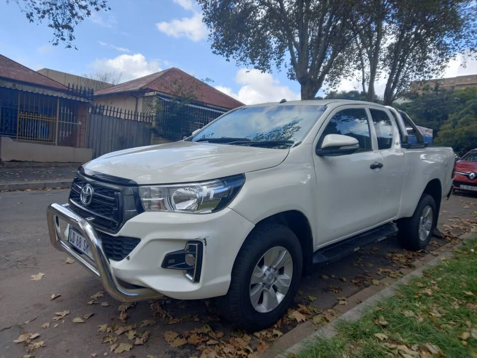 2019 TOYOTA HILUX SUPER CAB 2.4 GD6 DIESEL, 4X2 MANUAL, WHITE, 72000KM