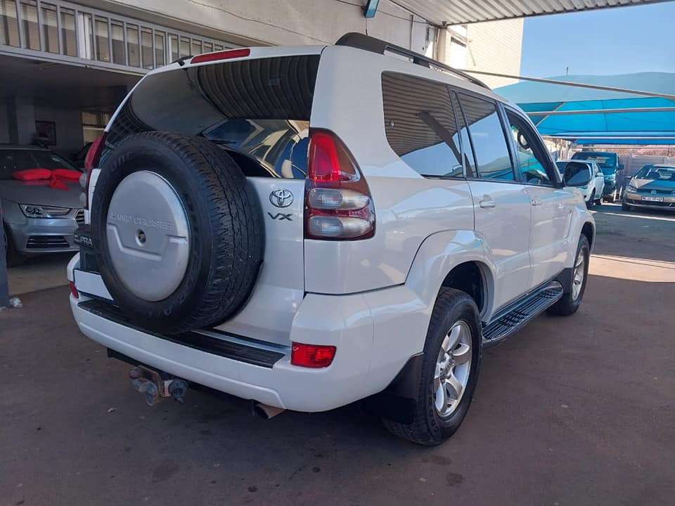 2006 TOYOTA LAND CRUISER PRADO 4.0 V6 186 000KM WHITE COLOR AUTOMATIC PETROL