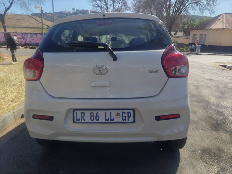 2014 Toyota vitz 1.0 XR Automatic