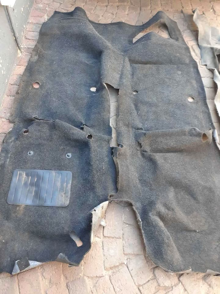 Toyota hilux d4d supercar floor carpet for sale - Private Seller Toyota hilux d4d supercar floor carpet for sale - Private Seller