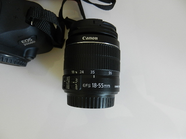 Canon EOS 2000D 24MP DSLR 18-55mm Lens like New hardly used 