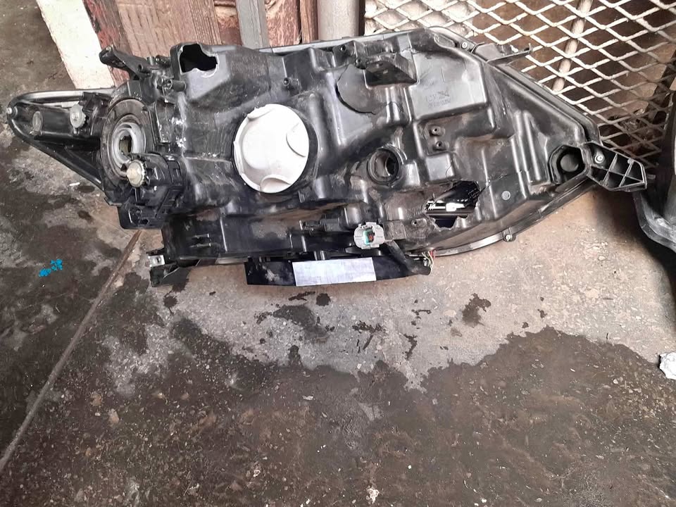 NISSAN XTRAIL HEADLIGHT LEFTSIDE 2018 TO 2022 MODEL - Private Seller