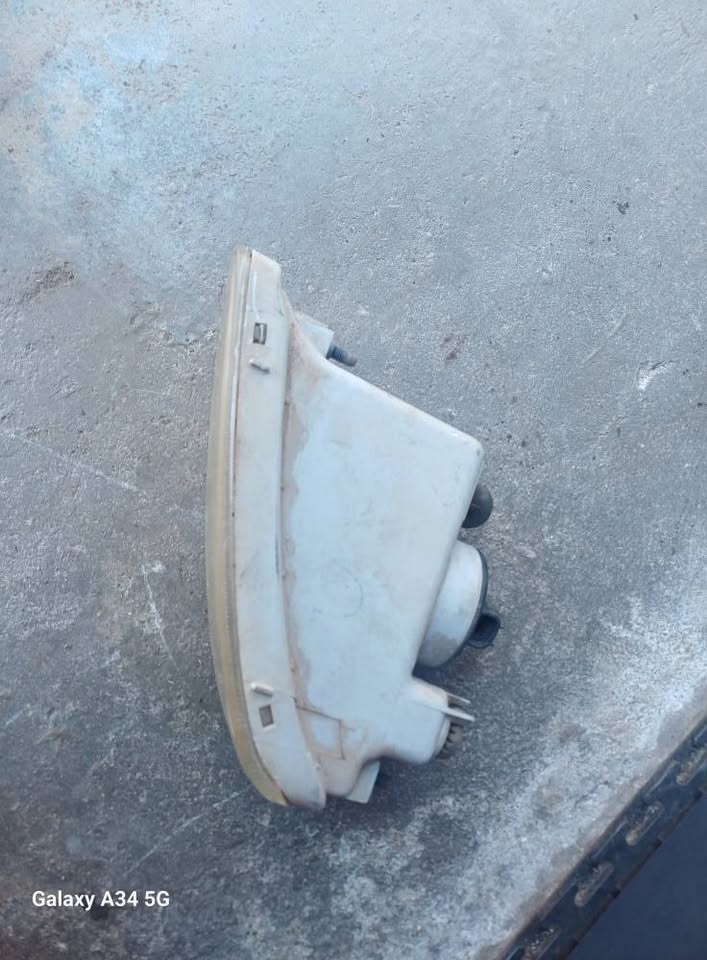 Isuzu kb go big fog light only 1 side - Private Seller