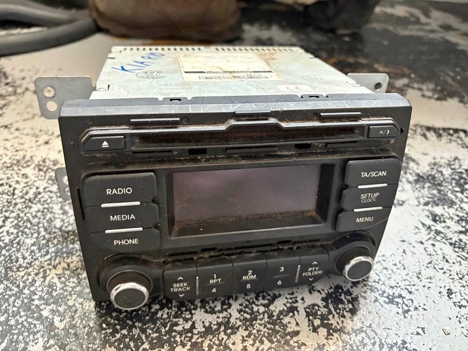 Kia Rio radio - Private Seller