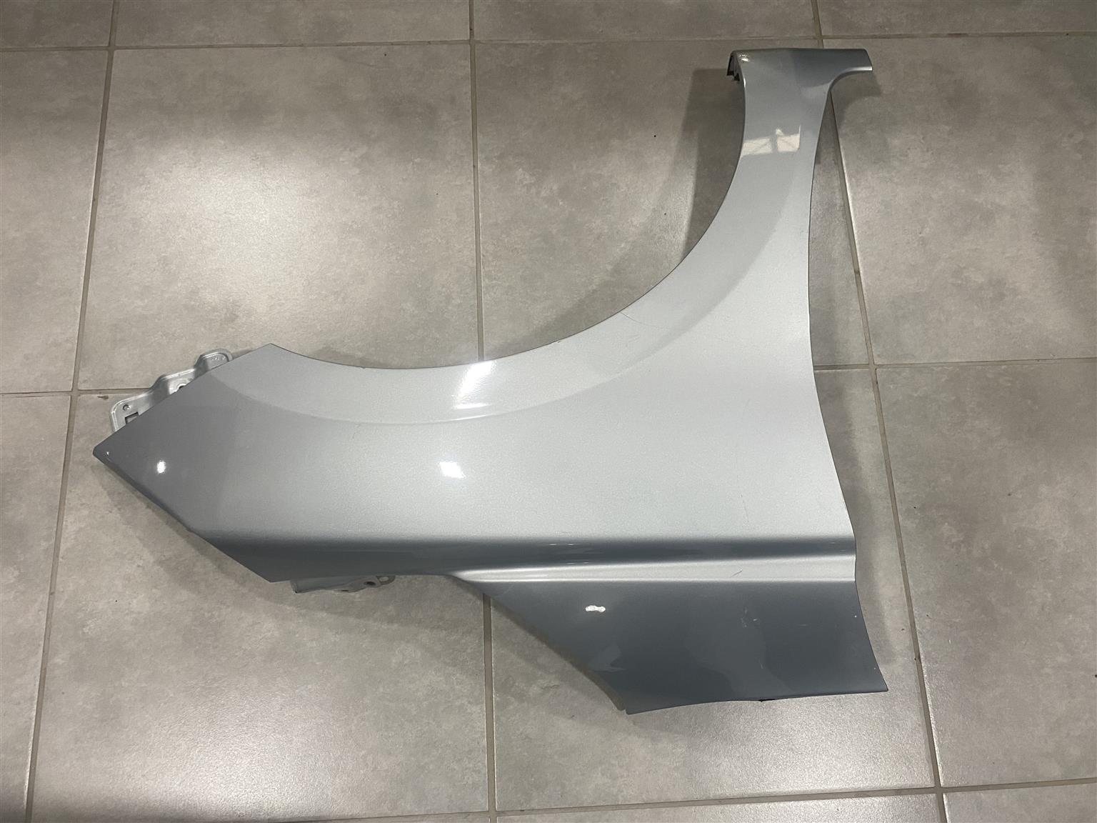 2025 SUZUKI SWIFT RIGHT FRONT FENDER FOR SALE. IN PRISTINE CONDITION - Private Seller